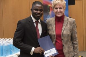 MSc Prince Saforo Amponsah receiving his DKFZ Certificate and Congratulations